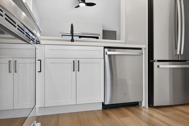 Building Photo - Beautiful 2BR/2BA Townhome with Valley Views, Covered Parking & In-Unit Laundry