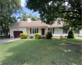 Building Photo - **Beautiful Ranch Home in Etheridge Manor**