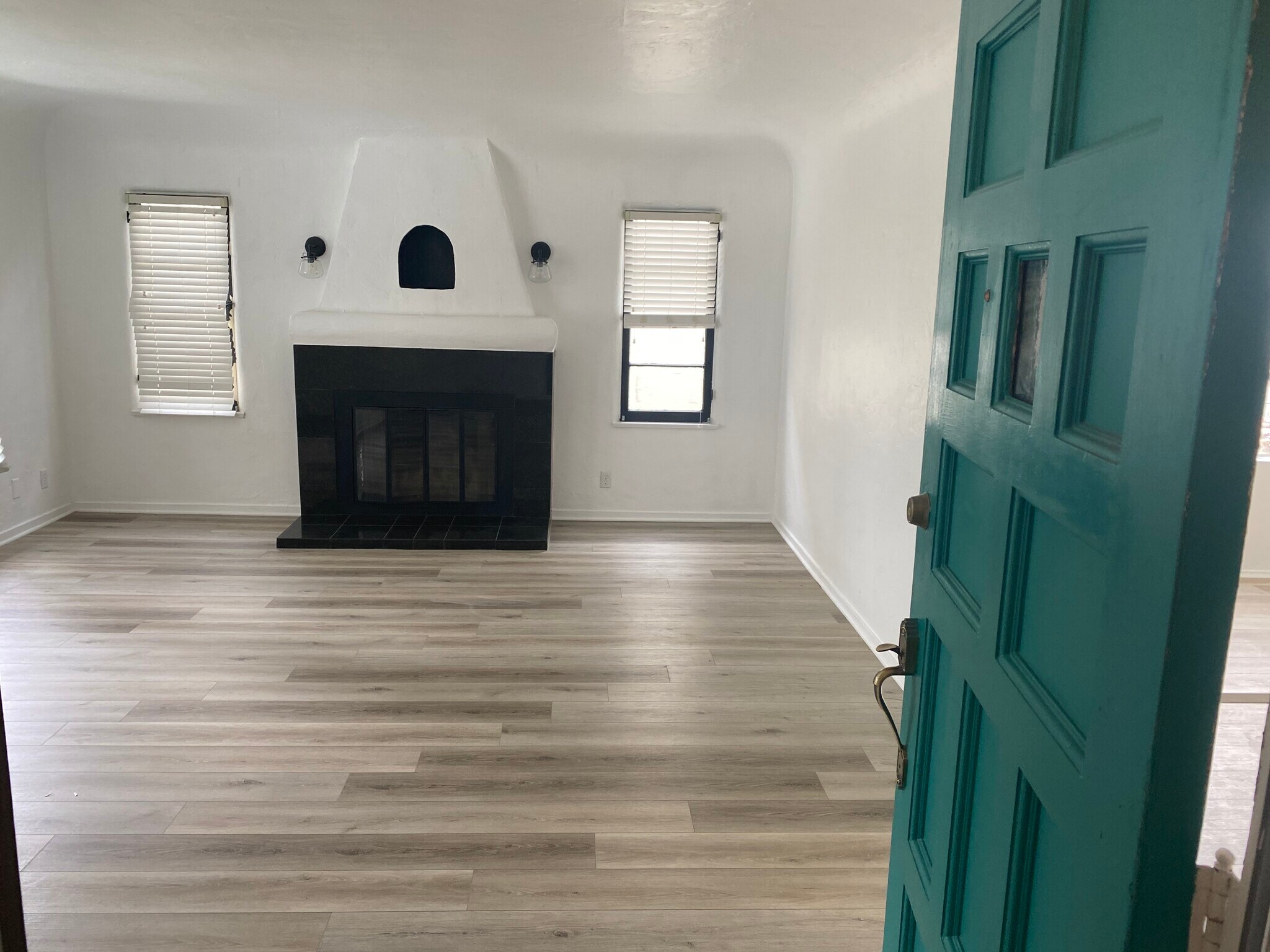 Entrance to living room - 2702 W 43rd Pl