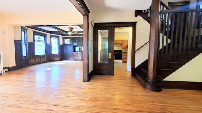 Building Photo - 2204 Emerson Ave S