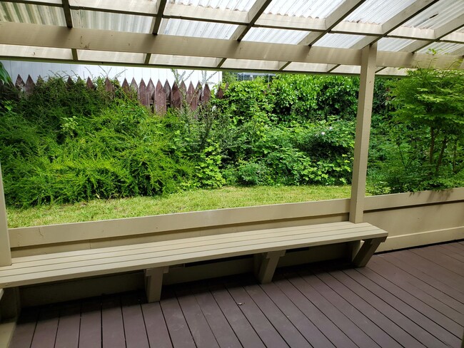 Building Photo - Modern Upgraded 3 bedroom Rambler