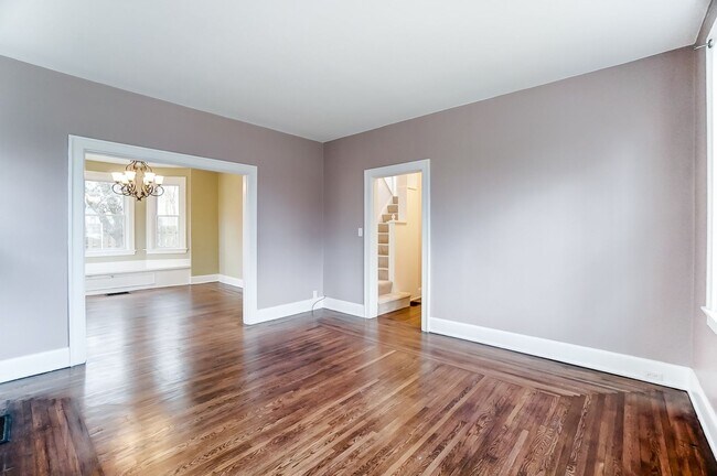 Building Photo - Westwood - Charming 3+ bed 1 bath home freshly updated