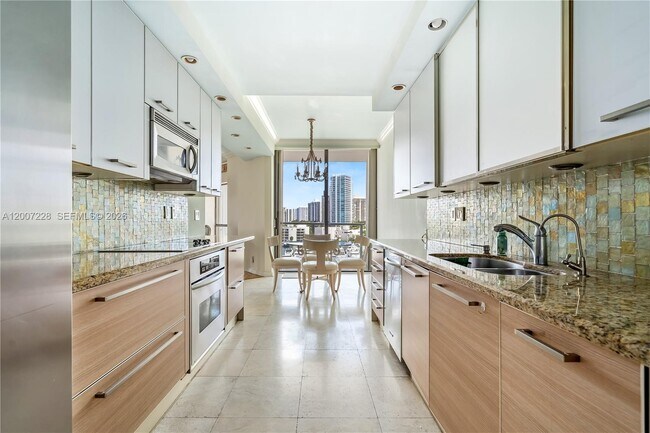 Building Photo - 19500 Turnberry Way