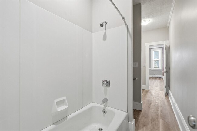 Building Photo - 7 Maple St