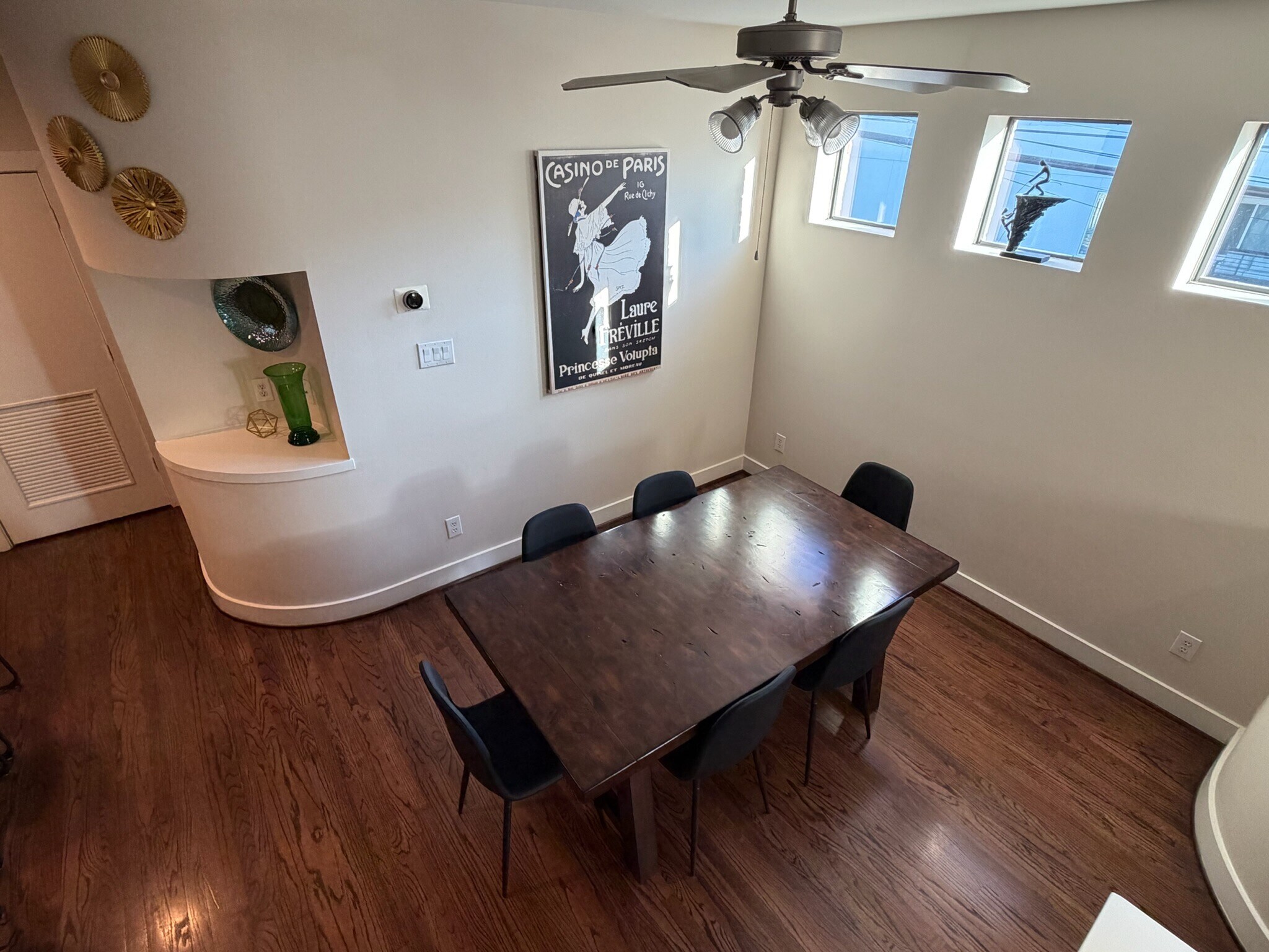 Building Photo - 5810 Darling St