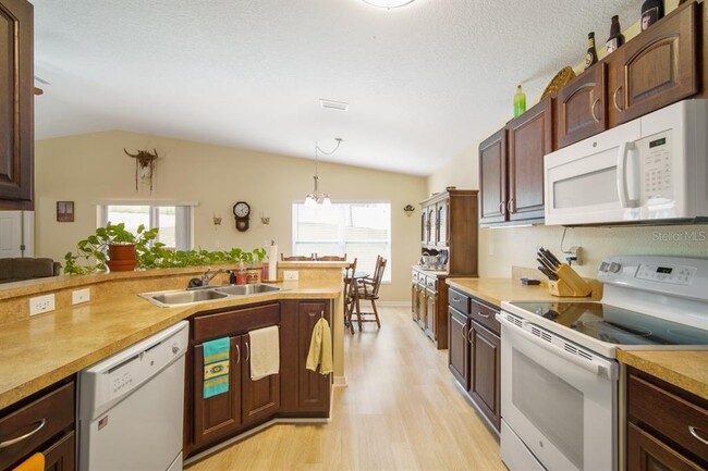 Building Photo - 37146 Highland Bluff Cir