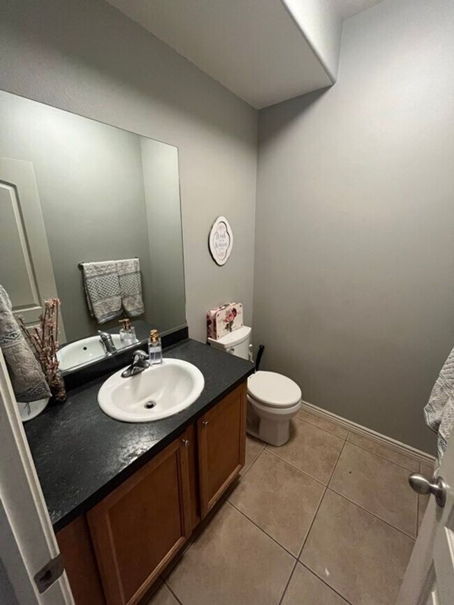 Building Photo - Saratoga Townhome