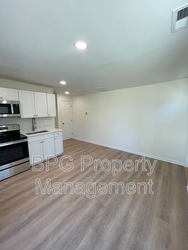 Building Photo - 79 Horner St