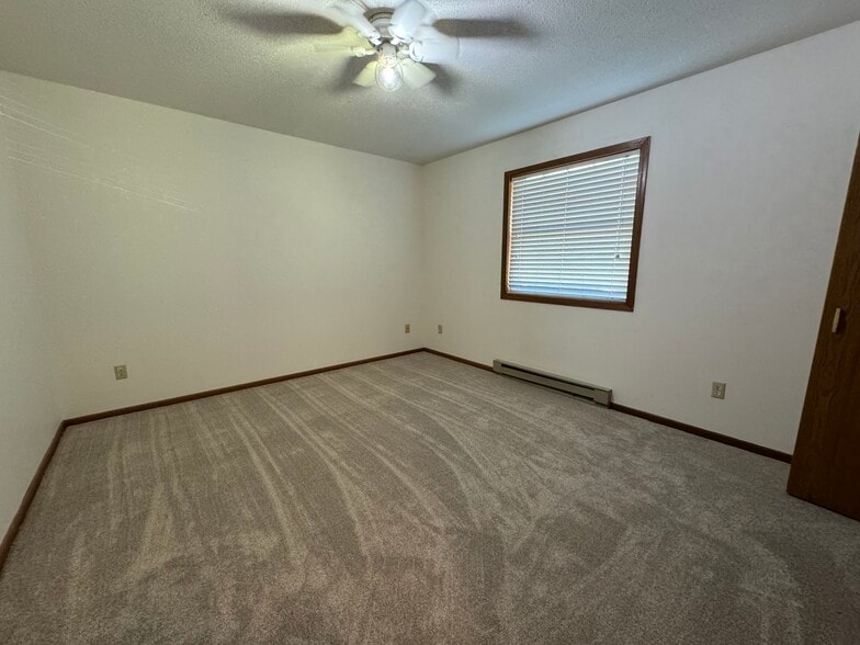 Building Photo - 2318 Meadow Ln