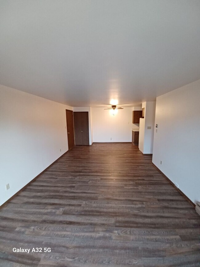 Building Photo - Willow Run