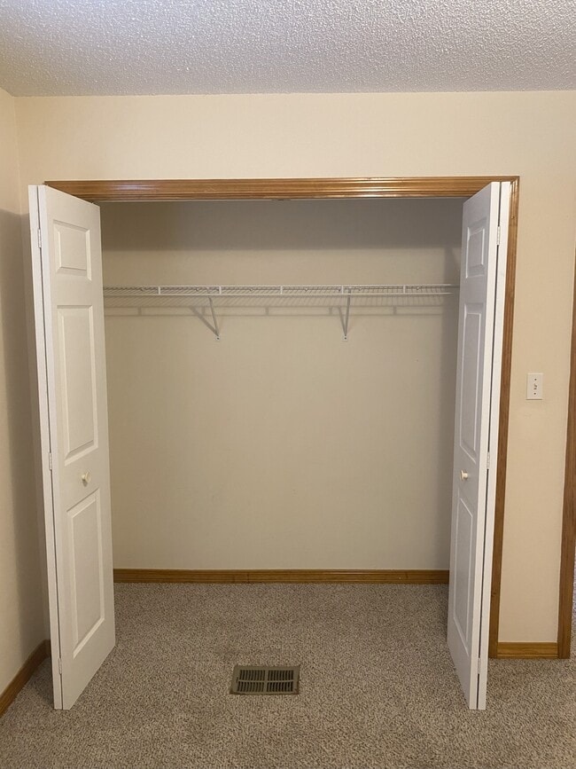 Building Photo - 852 Stonegate Ct