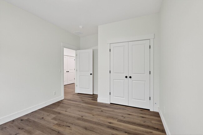 Building Photo - JR119L