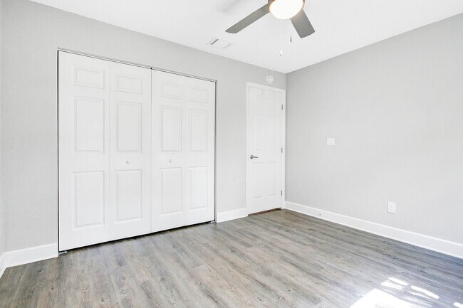 Building Photo - 2560 Woodgate Blvd