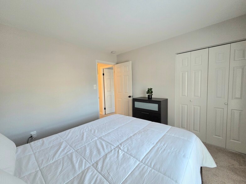 Building Photo - 5407 Leeway Ct