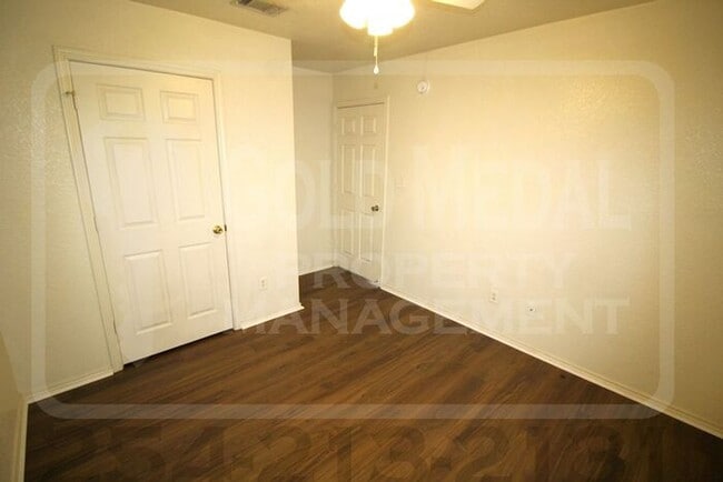 Building Photo - 2807 Leroy Cir
