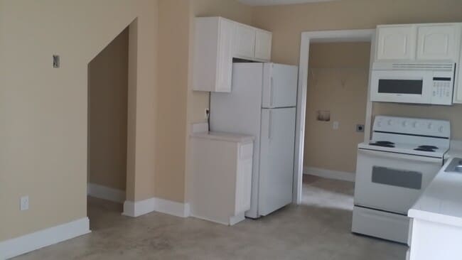 Building Photo - Cute Townhouse in Conyers!