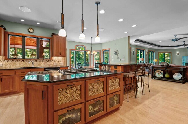 Building Photo - Luxurious 5-Bed Sanctuary with Scenic View...