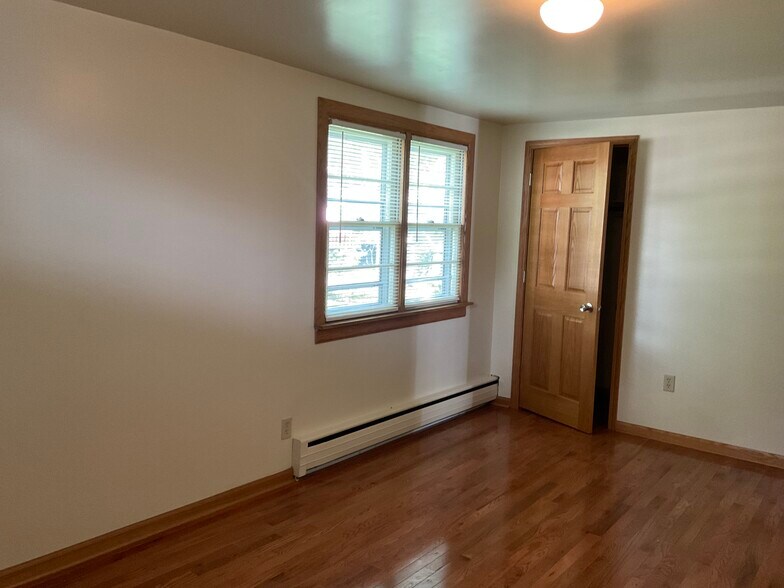 Larger bedroom - 2123 Cameron Ave