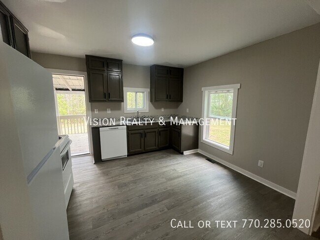 Building Photo - 137 Red Oak Dr