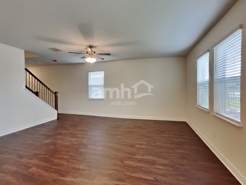 Building Photo - 33907 Thyme Dr