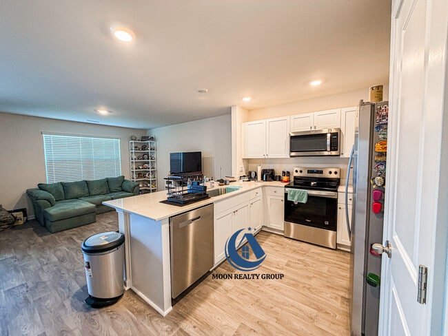 Building Photo - 119 Seymour Vlg Dr