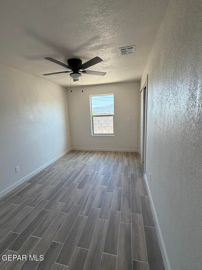 Building Photo - 102 Chama Ln