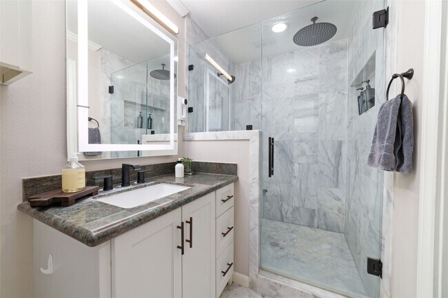 Building Photo - 10607 Chimney Rock Rd