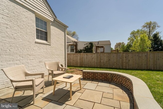 Building Photo - 1334 Bayliss Dr