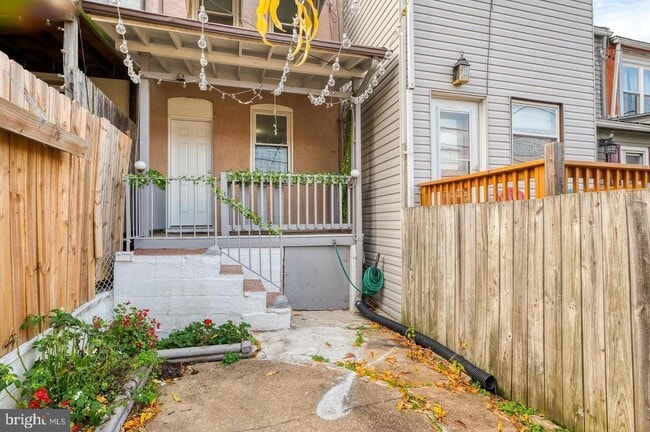 Building Photo - 3321 Elm Ave