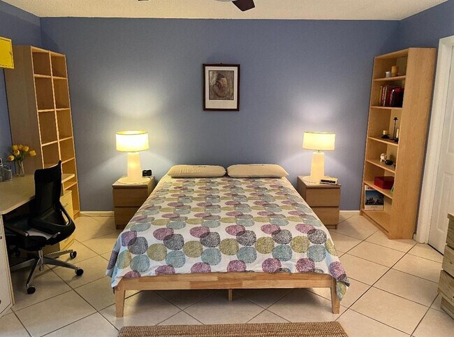 Building Photo - 3058 Cambridge C