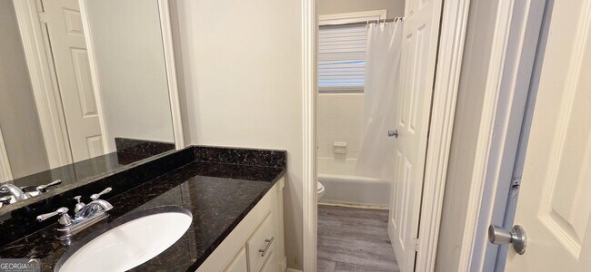 Building Photo - 21 Delmont Dr NE