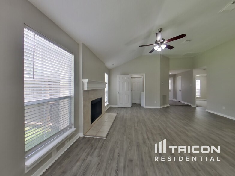 Building Photo - 18311 Autumn Trails Ln