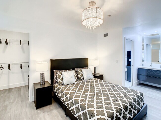 Building Photo - Westpointe Boulevard, Orlando, FL 32835 - 2 BR 2 BA condo