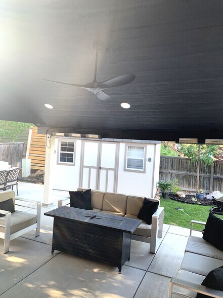 Building Photo - 562 E 133rd Ct