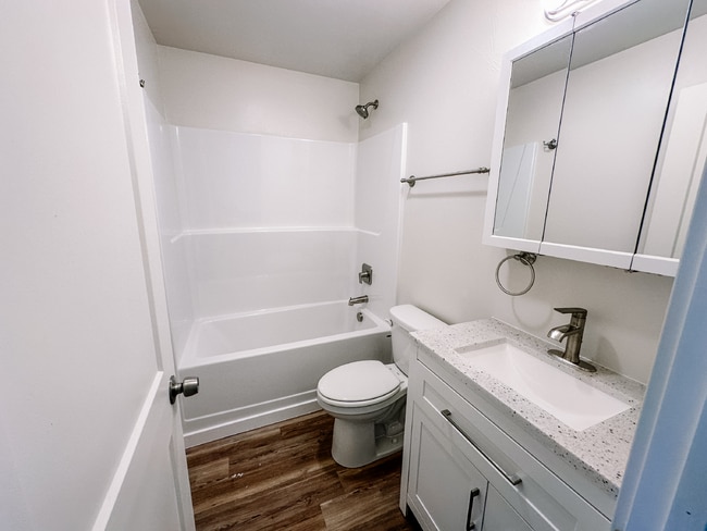 Building Photo - Newer Duplex for Rent Between Twin Bridges and Sheridan!