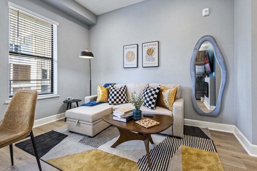 Building Photo - 1812 Hickory St