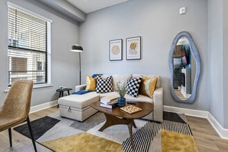 Building Photo - 1812 Hickory St