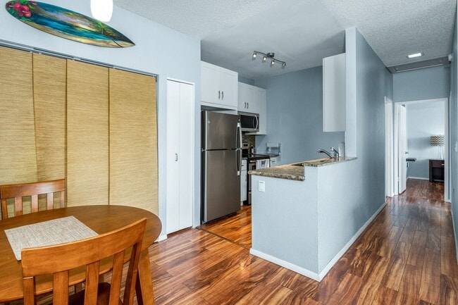 Building Photo - FULLY FURNISHED, 2/1.5 2nd floor condo in Keonekai Villages.