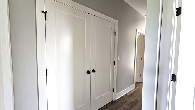 Building Photo - 3 Bedroom, 2 Bathroom!