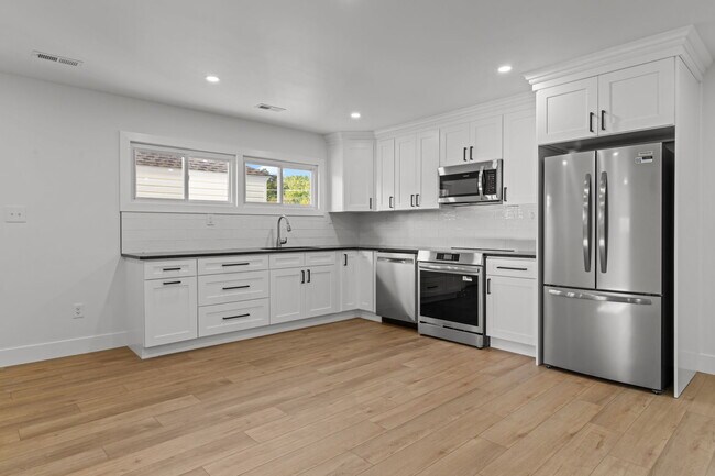 Building Photo - 38 Indian Creek Dr