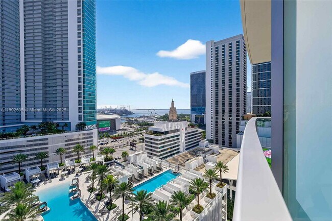 Building Photo - 851 NE 1st Ave