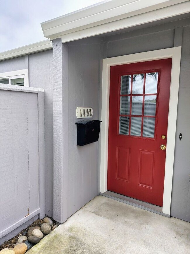 Building Photo - 1492 Dolphin Dr