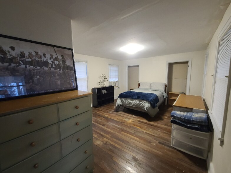 Building Photo - 258 Ann St