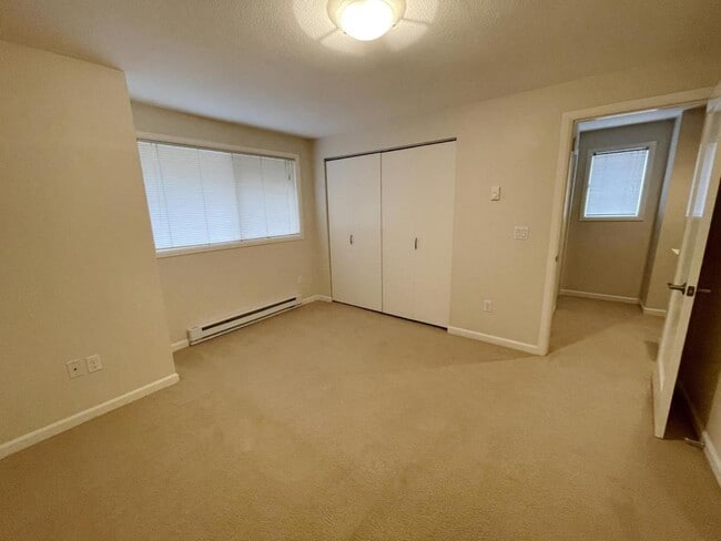 Building Photo - 1220 100th Pl NE