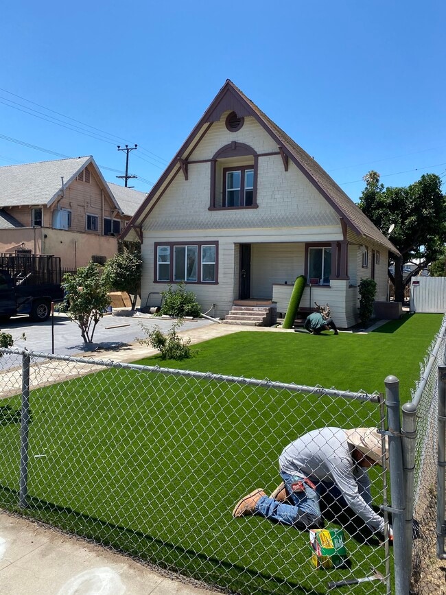 Building Photo - 4719 S Gramercy Pl