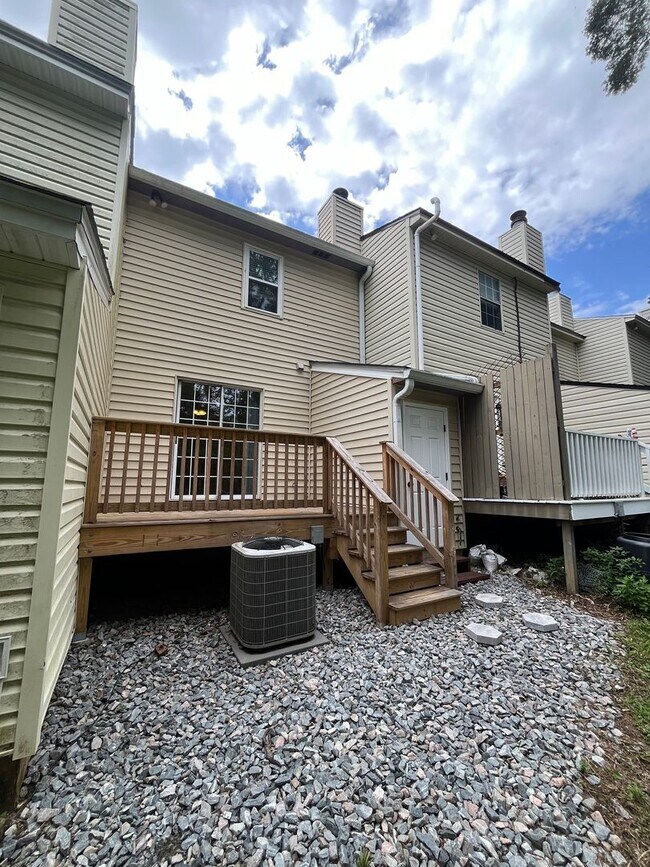 Building Photo - 1569 Jacks Dr