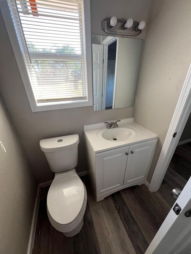 Building Photo - 1917 26th St