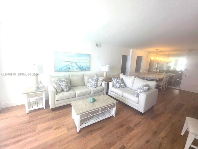 Building Photo - 5151 Collins Ave
