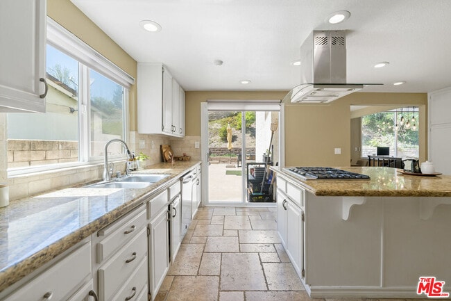 Building Photo - 683 Triunfo Canyon Rd