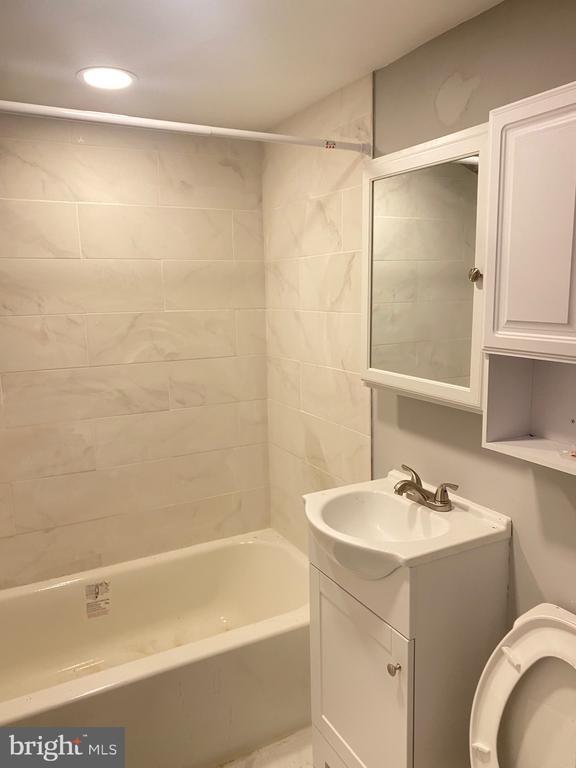 Building Photo - 262 E Cliveden St